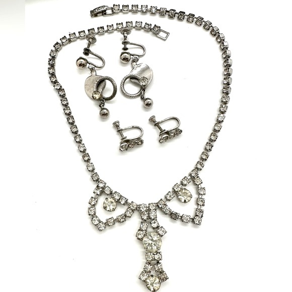 Antique Deco Rhinestone Necklace & Earrings - Picture 12 of 13